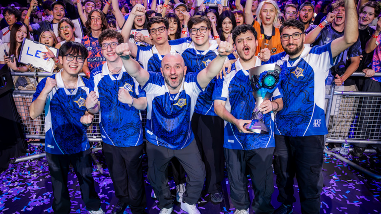 100 Thieves lance l'EWC contre RRQ avec le contrôle du groupe en tête