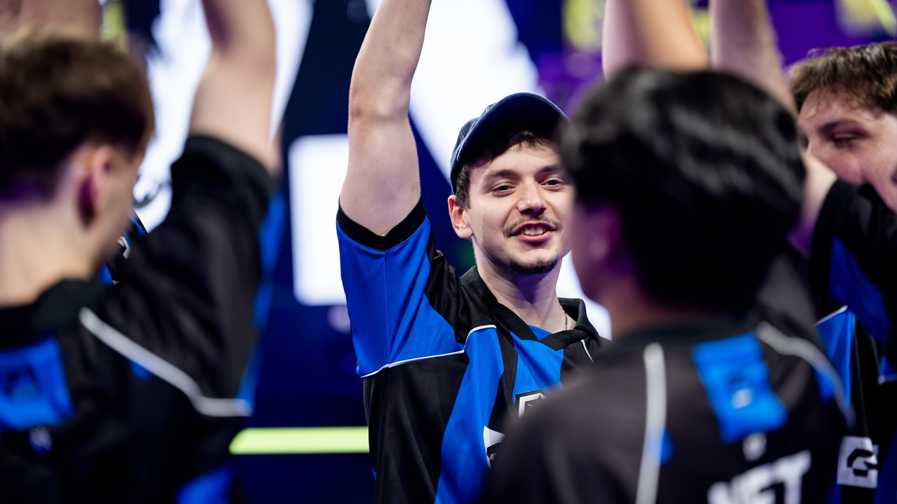 GIANTX-spelers tijdens de openingswedstrijd van Stage 2 tegen FNATIC