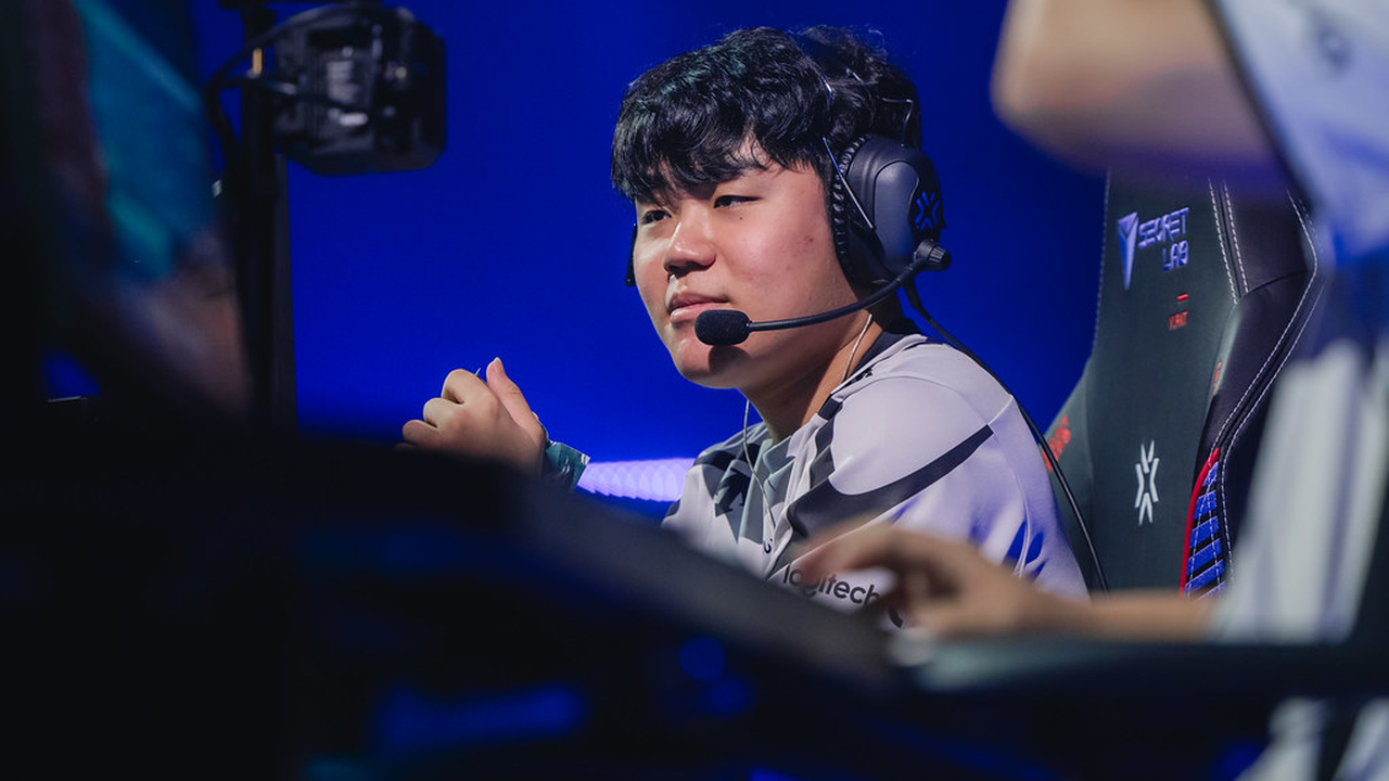 Gen.G player Ash competes on the VCT Pacific stage