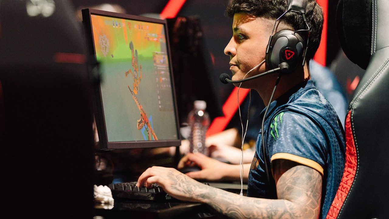 An MIBR player competes at a Valorant tournament computer
