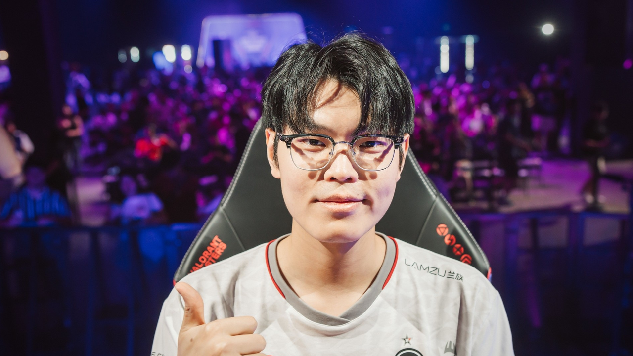 Игрок Nova Esports cb на событии по Valorant