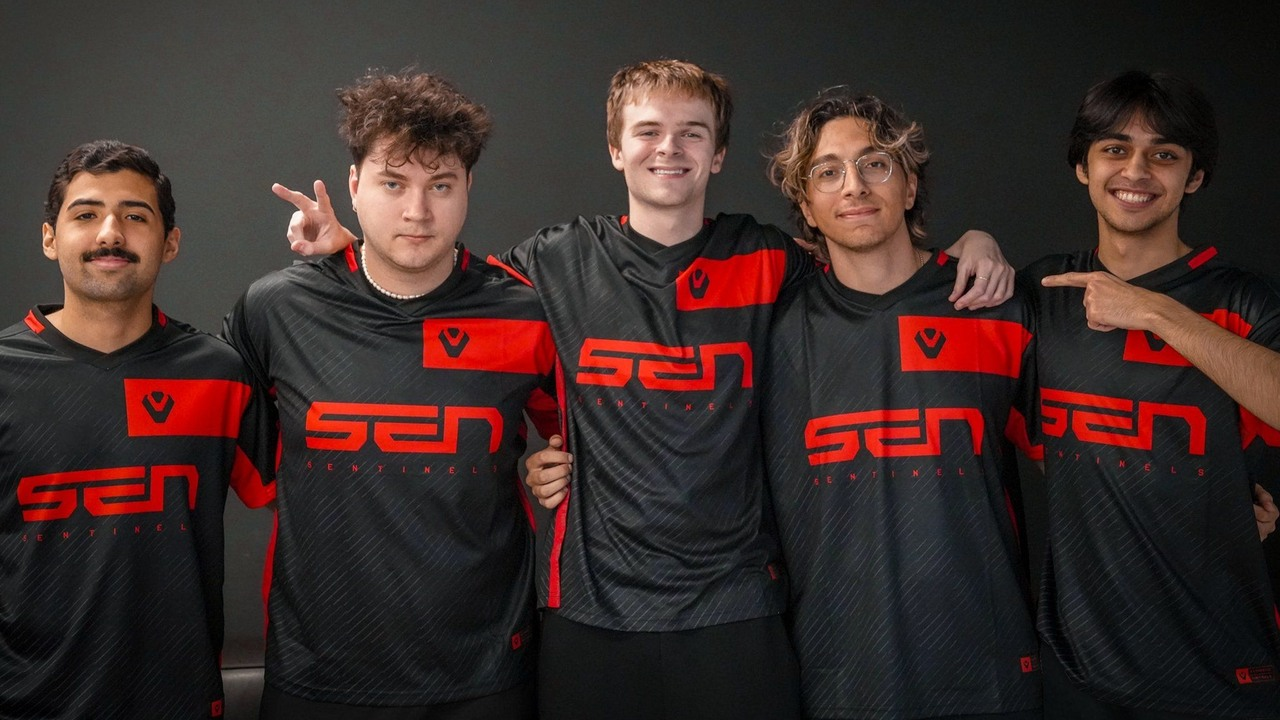 Sentinels-spelers strijden achter hun toernooicomputers