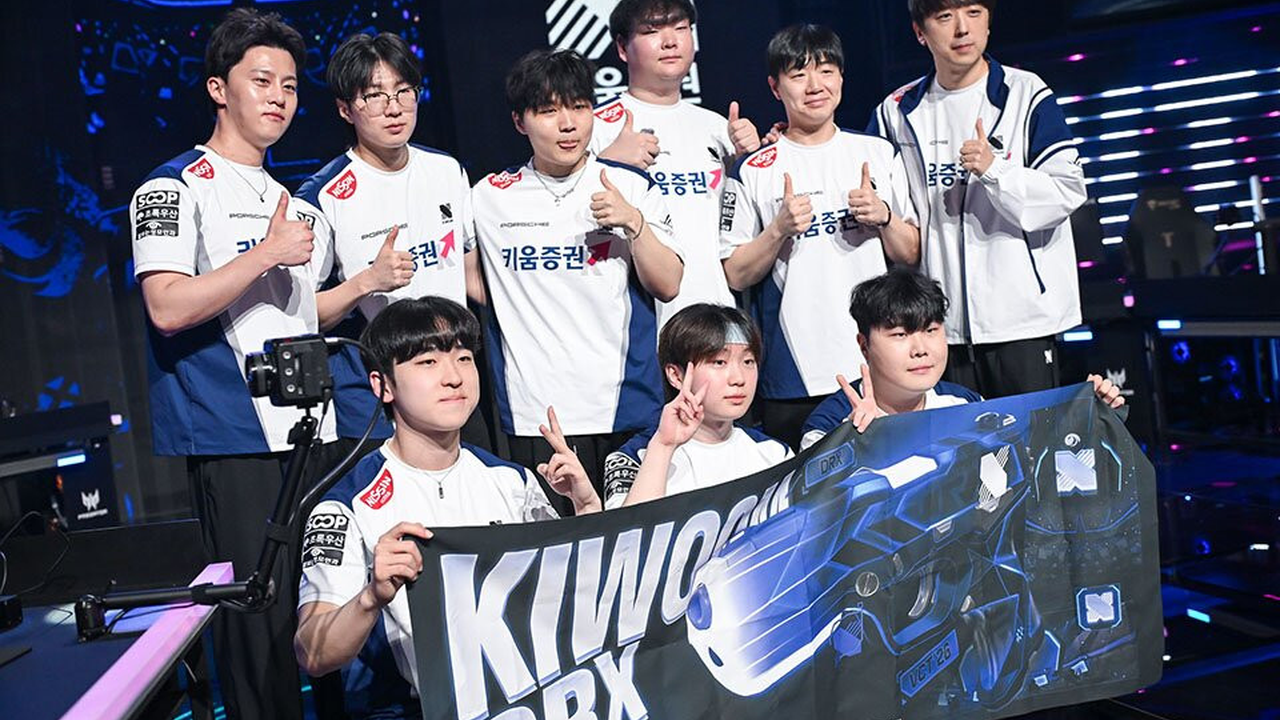 KIWOOM DRX Valorant-Spieler zusammen auf der VCT Pacific-Bühne