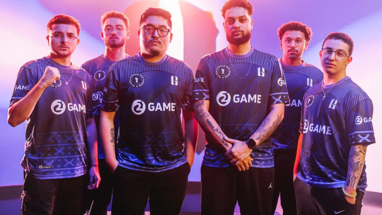 Het 2Game Esports Valorant-team poseert samen