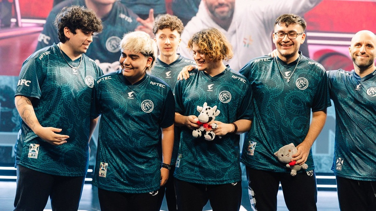 LEVIATAN Valorant-Spieler posieren gemeinsam bei einem Live-Event