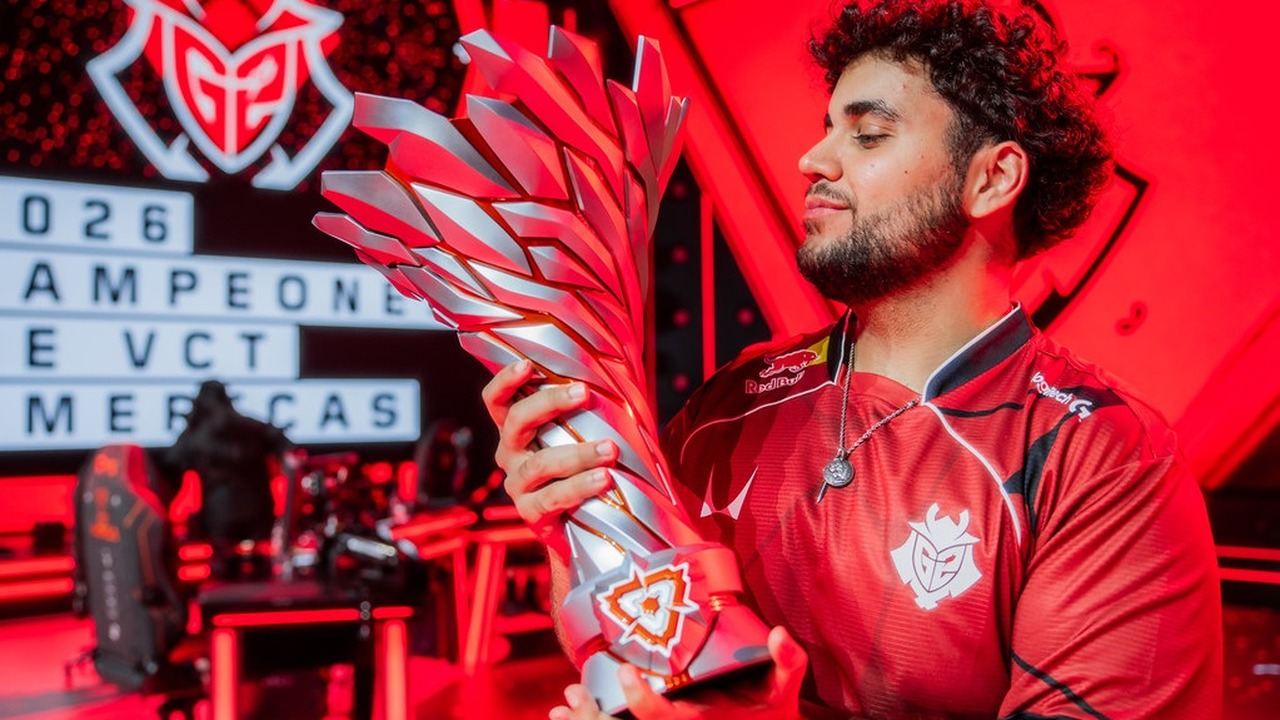 Ein G2 Esports Valorant-Spieler sitzt an seinem Computer