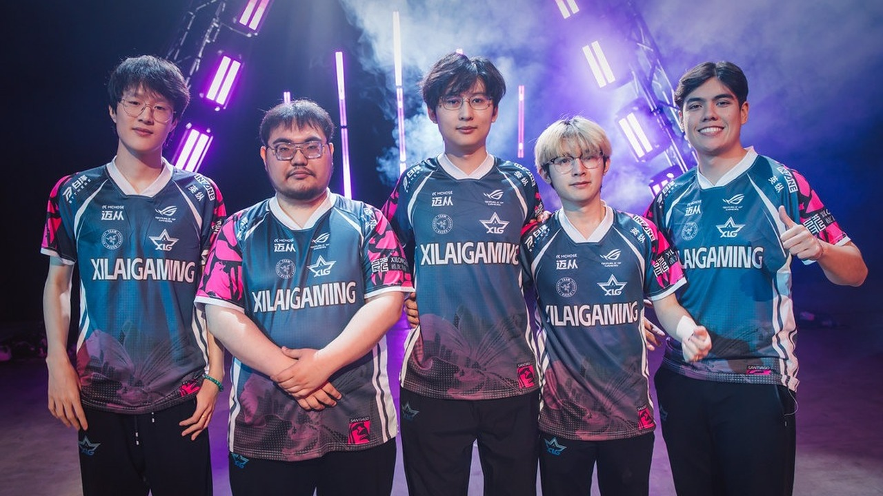 Xi Lai Gaming Valorant-spillere poserer sammen