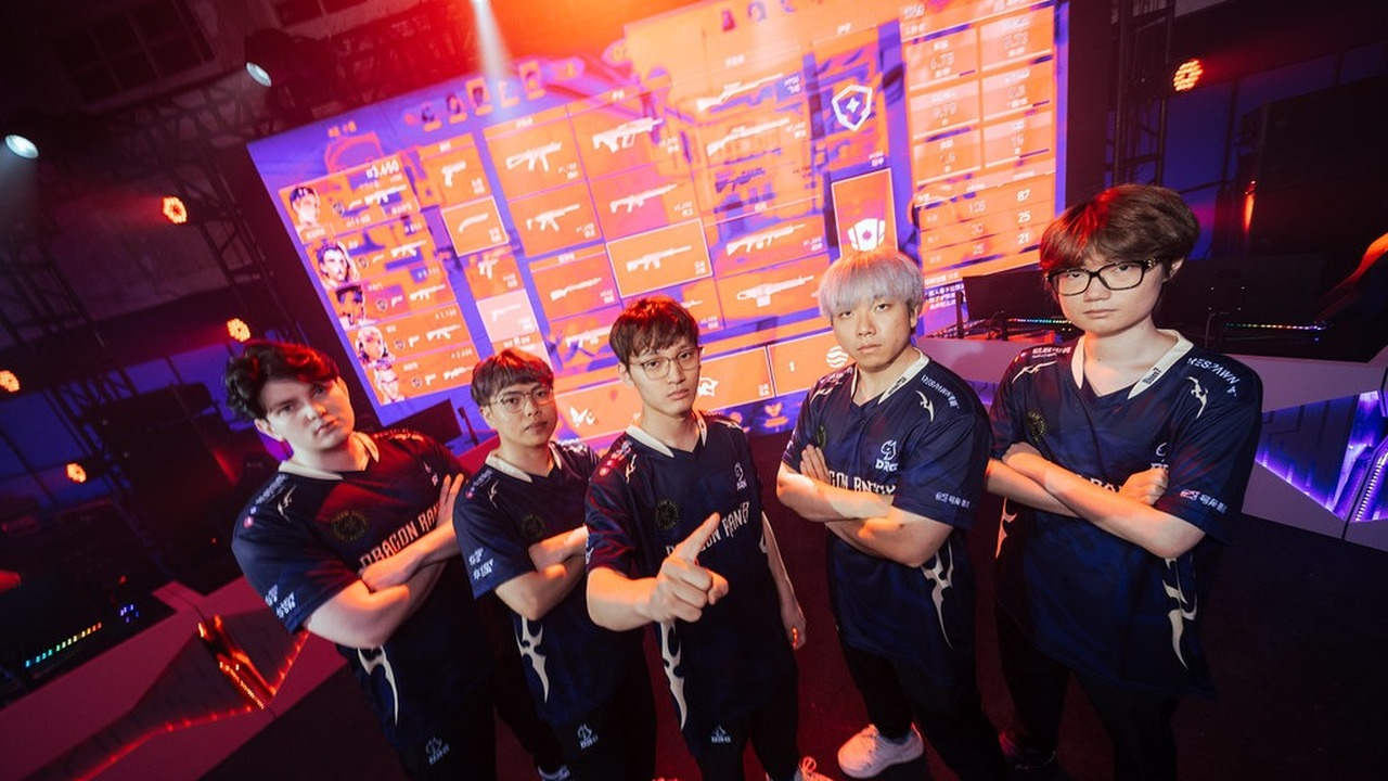 Dragon Ranger Gaming Valorant players stand together on stage