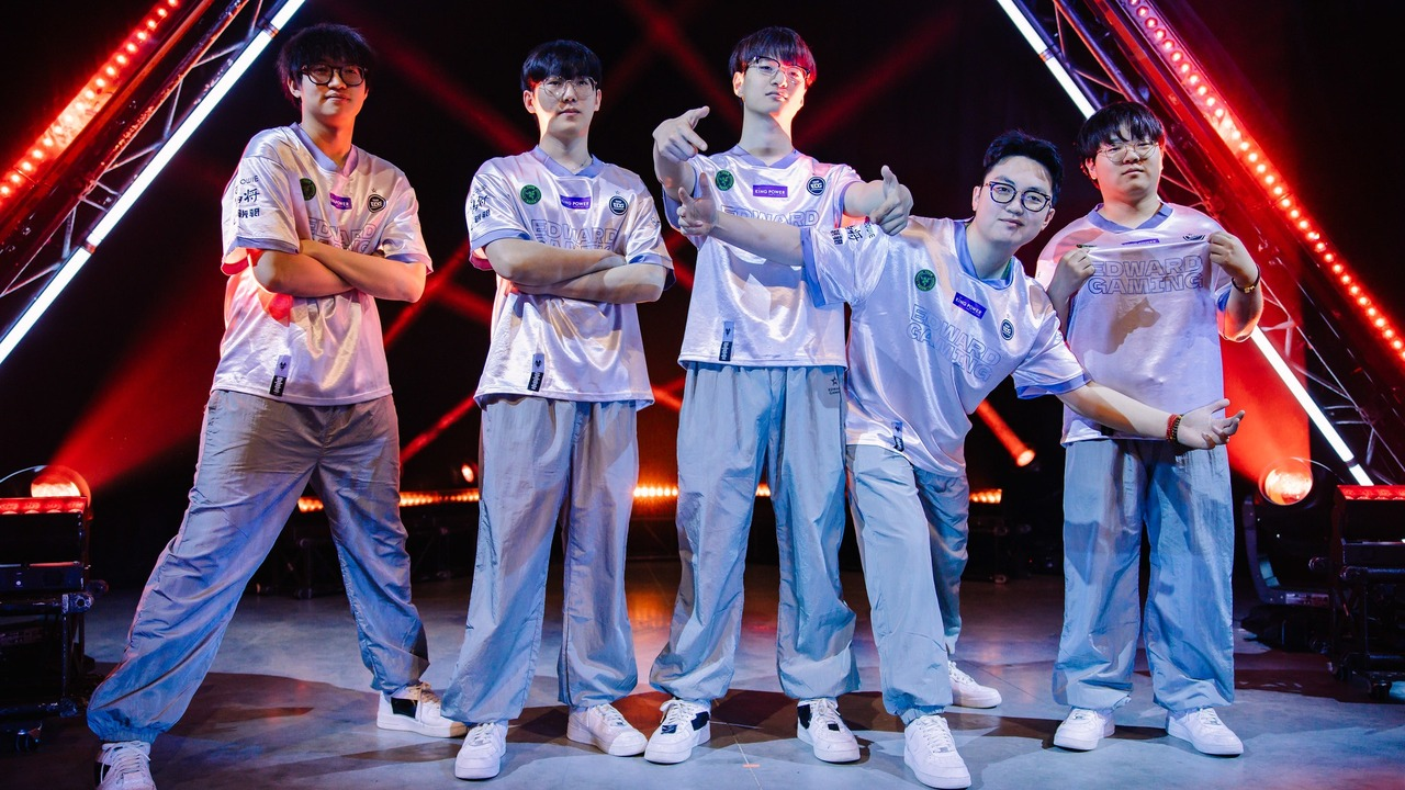 EDward Gaming Valorant players stand together on a tournament stage