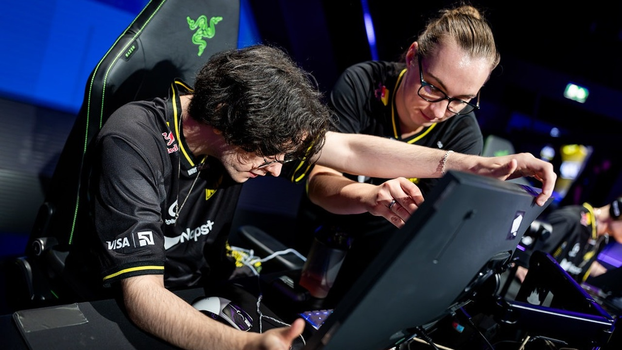Natus Vincere Valorant players stand together on stage