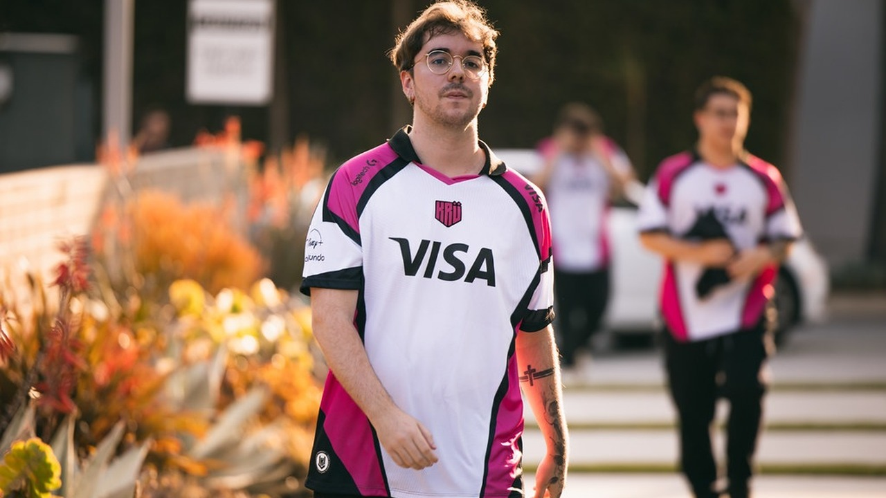 A KRU Valorant player walks through the venue