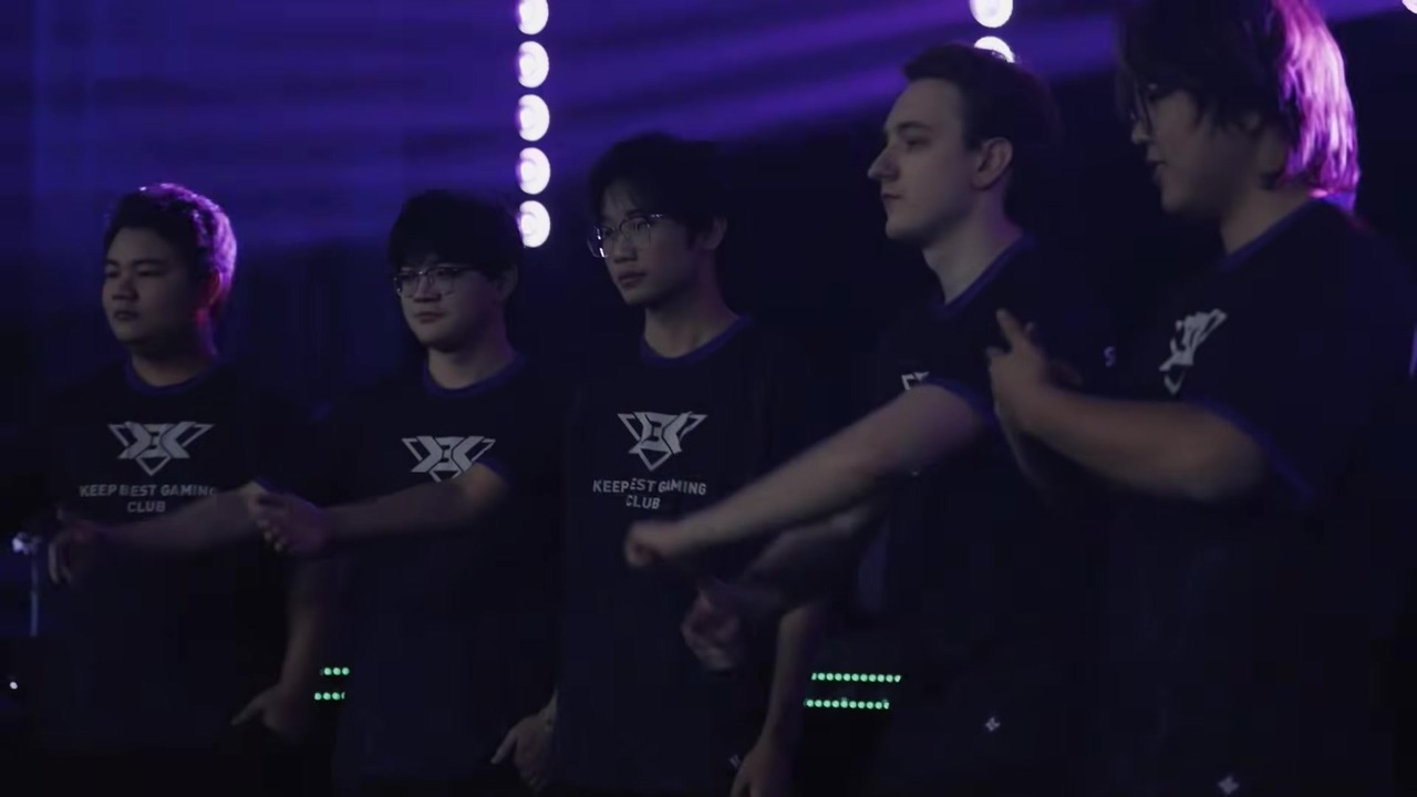 KeepBest Gaming players walk onto the VCT China stage